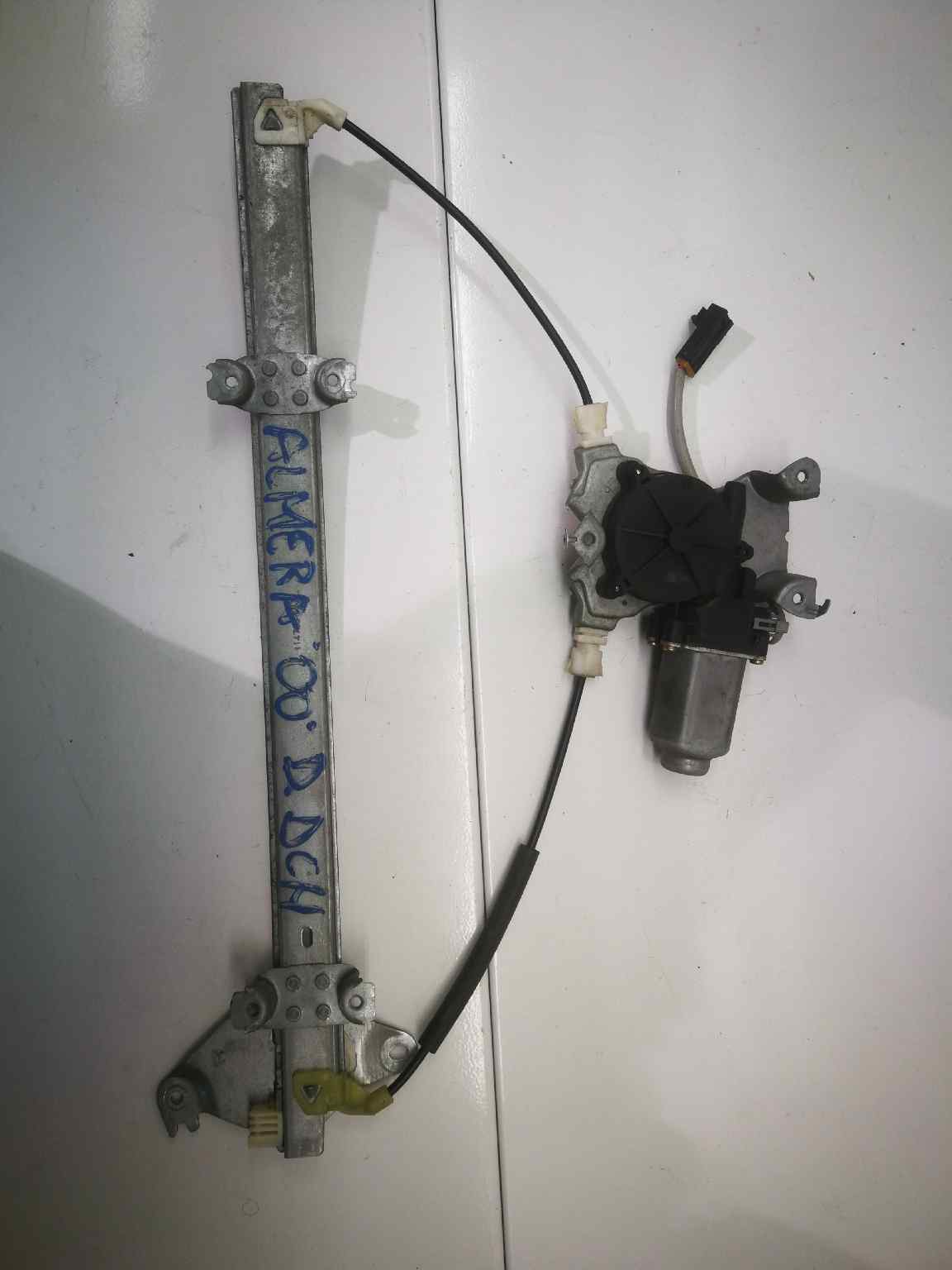 Elevalunas Delantero Derecho para Nissan Almera (N16/E)