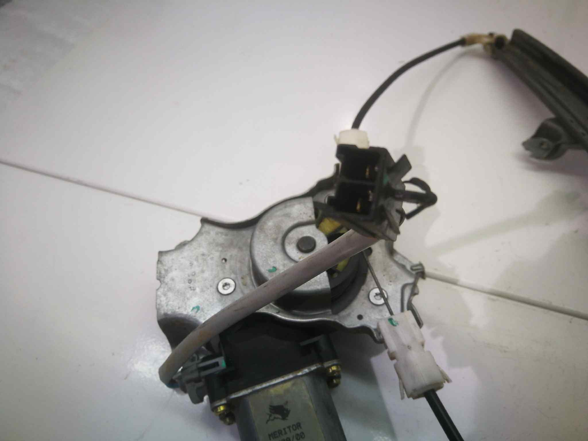 Elevalunas Delantero Derecho para Nissan Almera (N16/E)