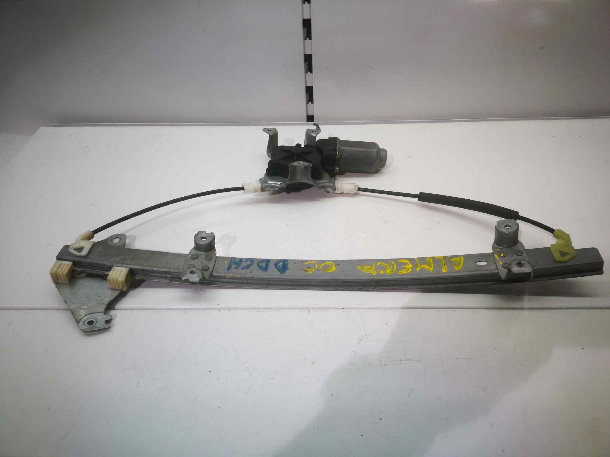 Elevalunas Delantero Derecho para Nissan Almera (N16/E)
