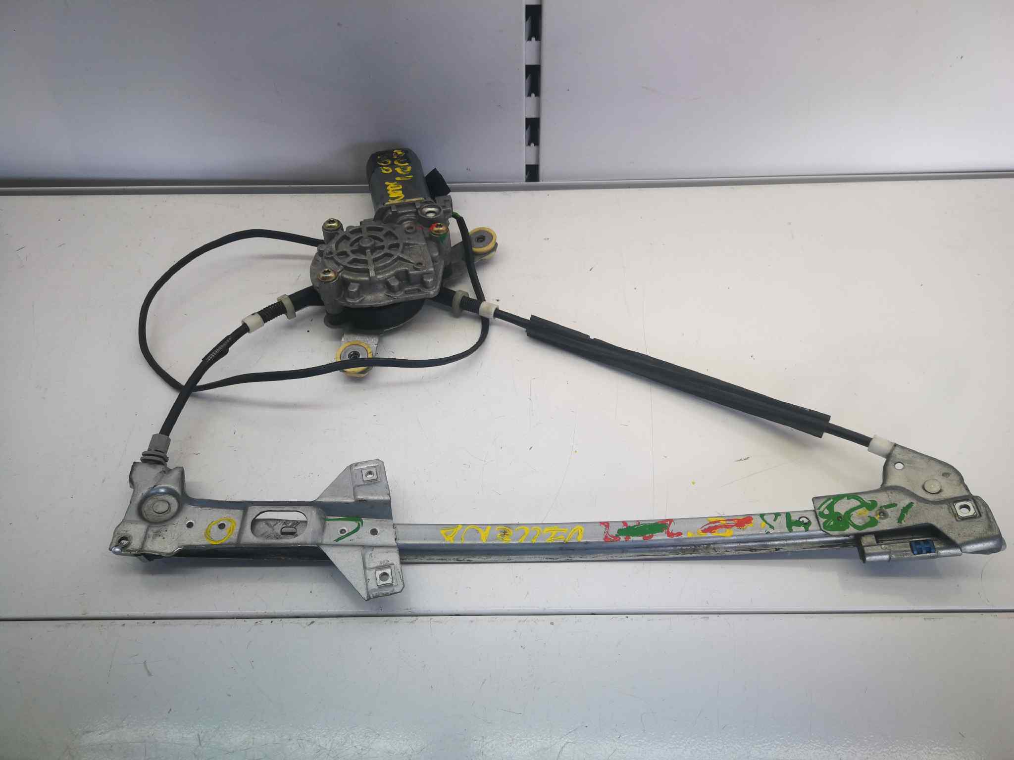 Elevalunas Delantero Derecho para Audi 100 Berlina (443)