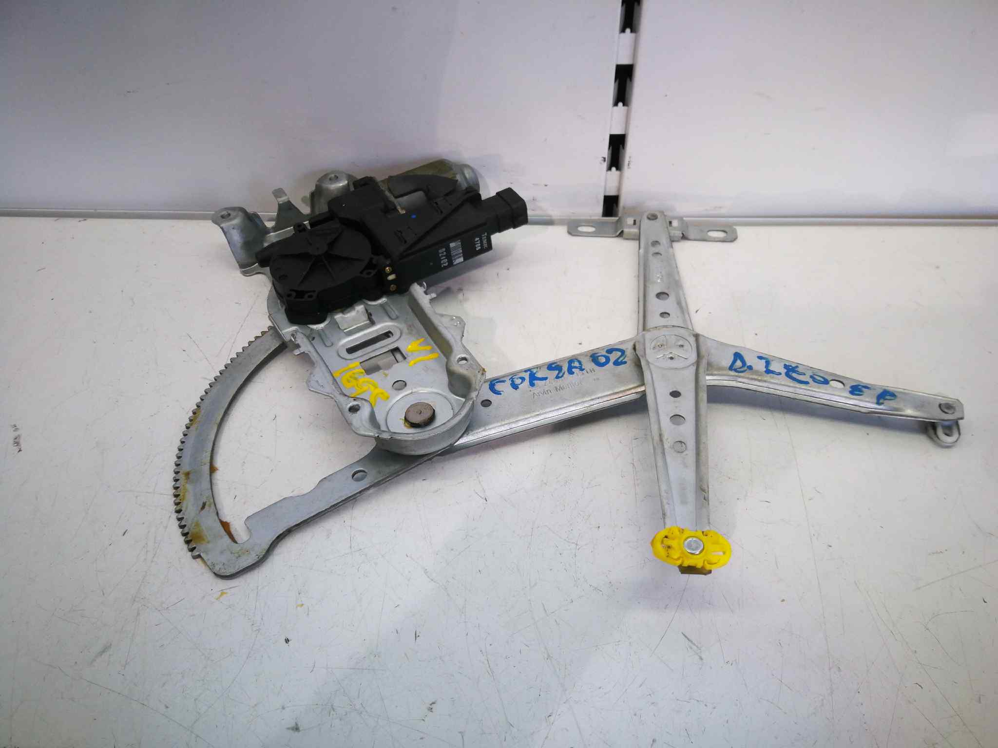 Elevalunas Delantero Izquierdo para Opel Corsa C