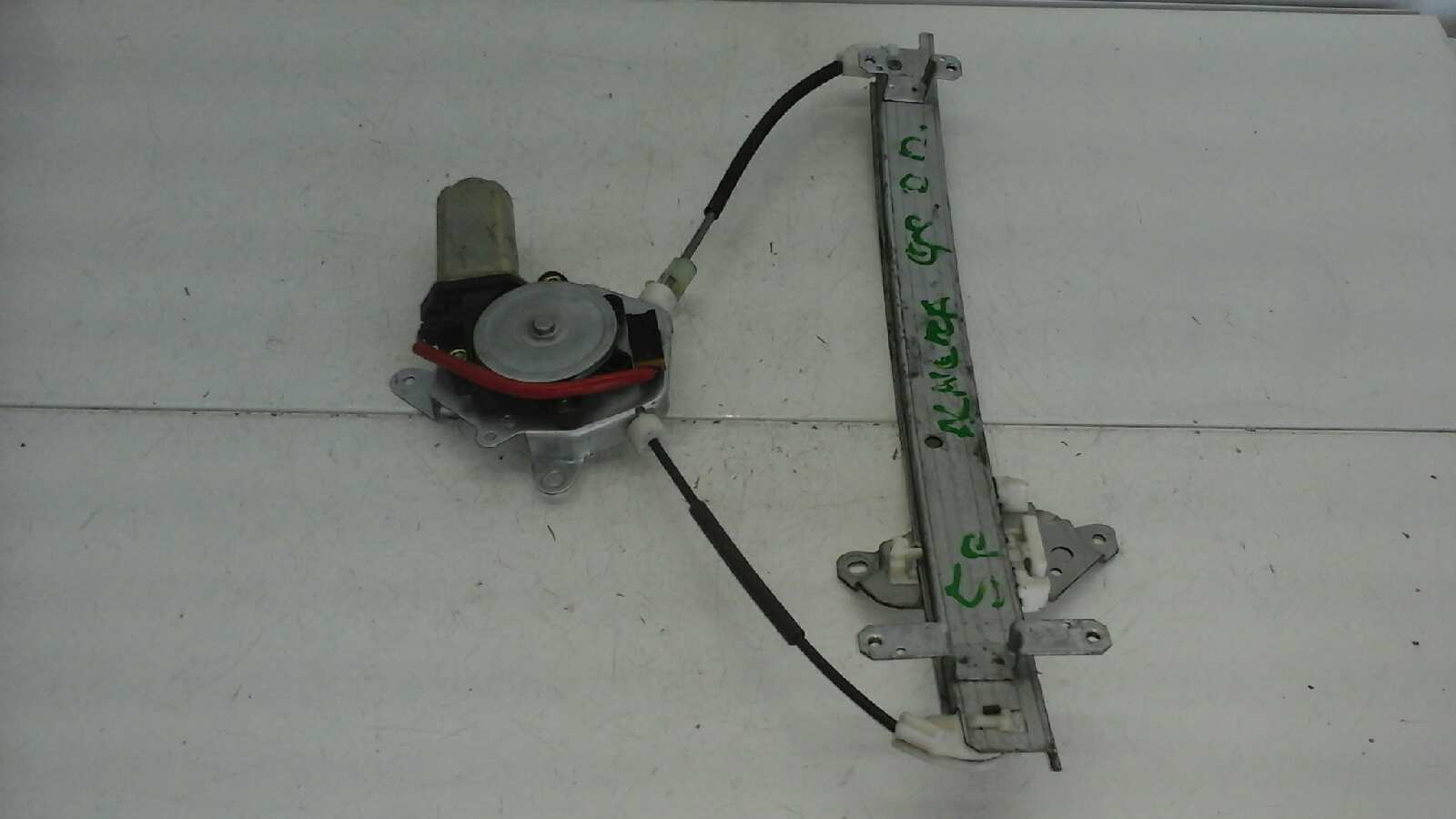 Elevalunas Delantero Derecho para Nissan Almera (N15)