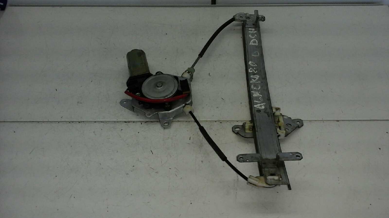 Elevalunas Delantero Derecho para Nissan Almera (N15)