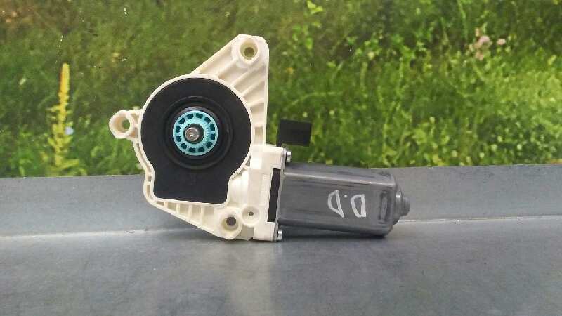 Motor Elevalunas Delantero Derecho para Volkswagen Passat Lim. (3G2)