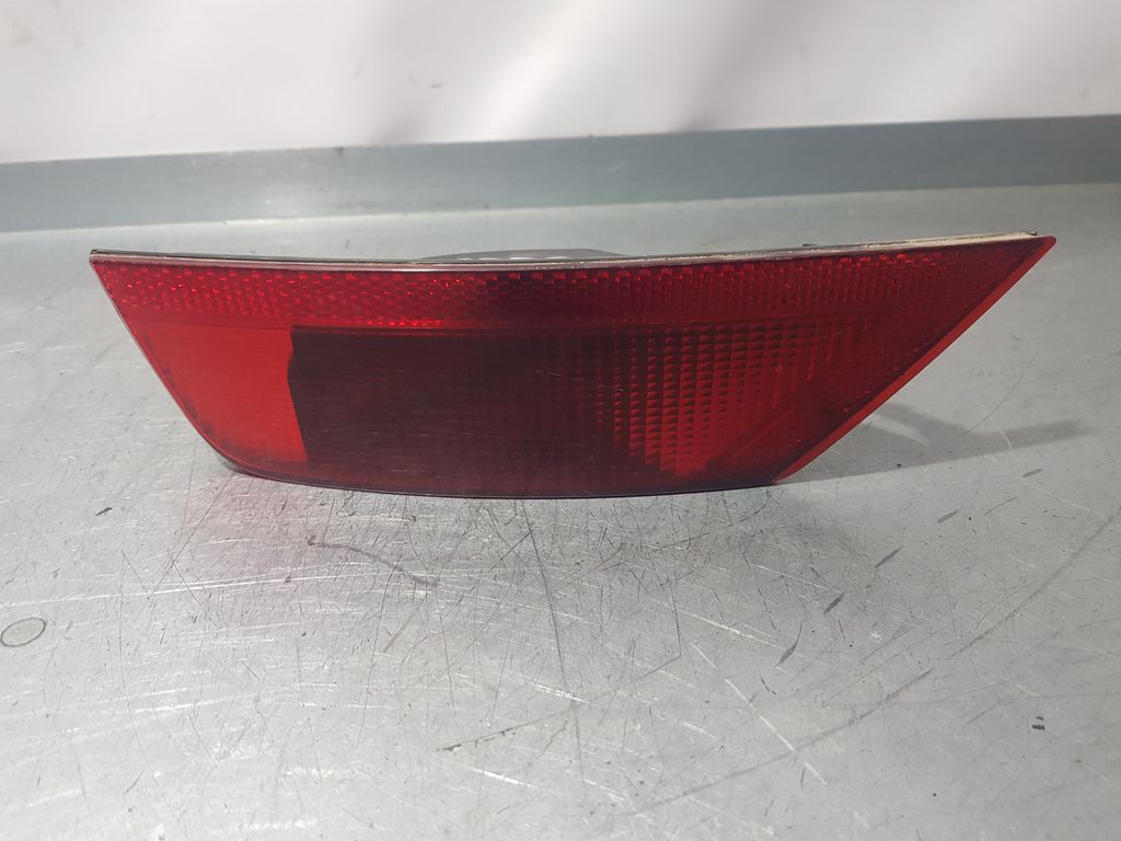 Piloto Trasero Izquierdo Paragolpes para Ford Focus Lim. (Cb4)