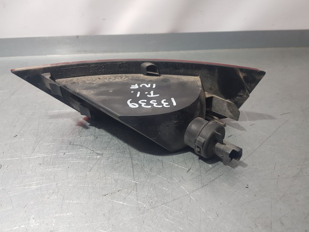Piloto Trasero Izquierdo Paragolpes para Ford Focus Lim. (Cb4)