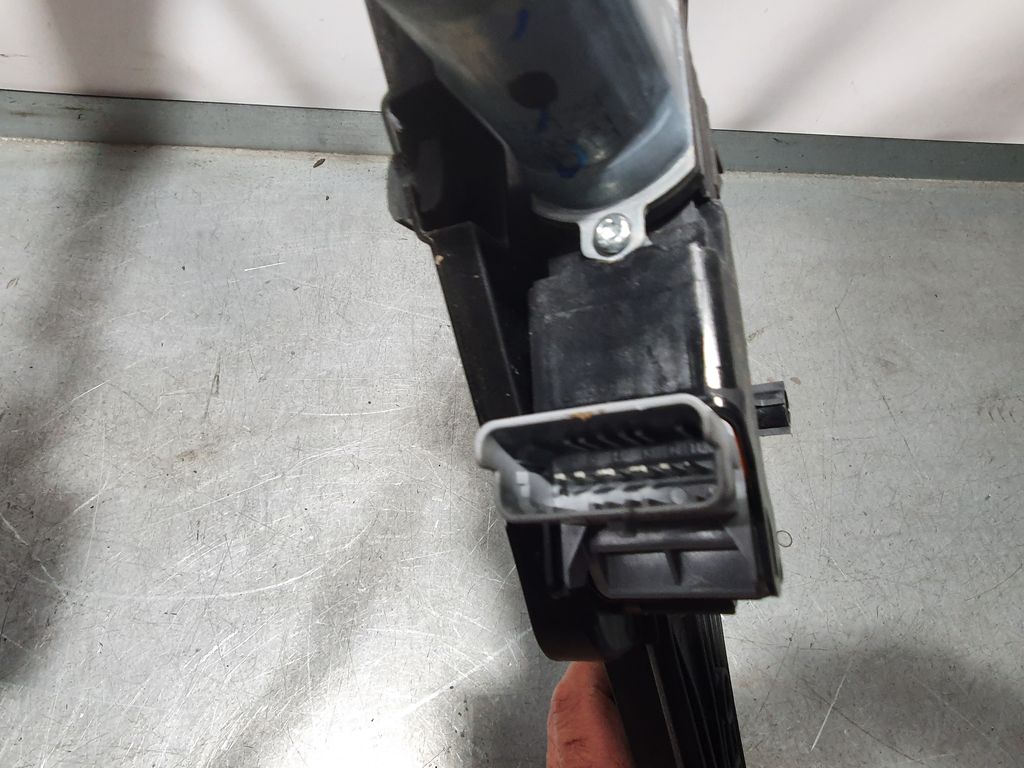 Elevalunas Delantero Izquierdo para Peugeot 208 (P2)