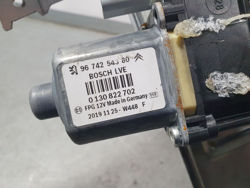 Elevalunas Delantero Derecho para Peugeot 208