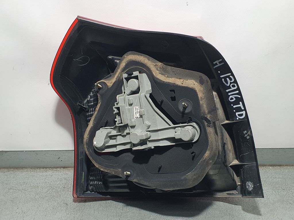 Piloto Trasero Derecho para Toyota Corolla (E12)
