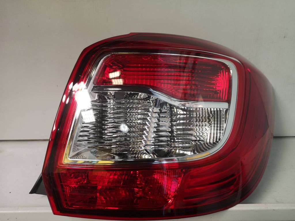 Piloto Trasero Derecho para Dacia Sandero