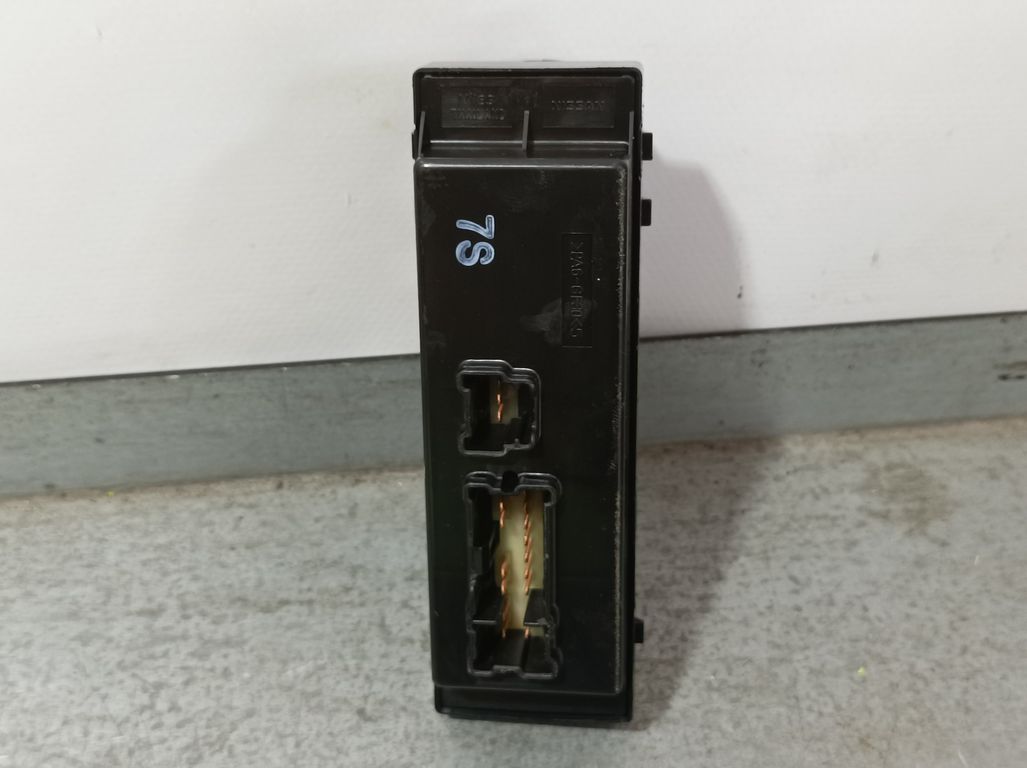 Mando Elevalunas Delantero Izquierdo para Nissan Micra V (K14)