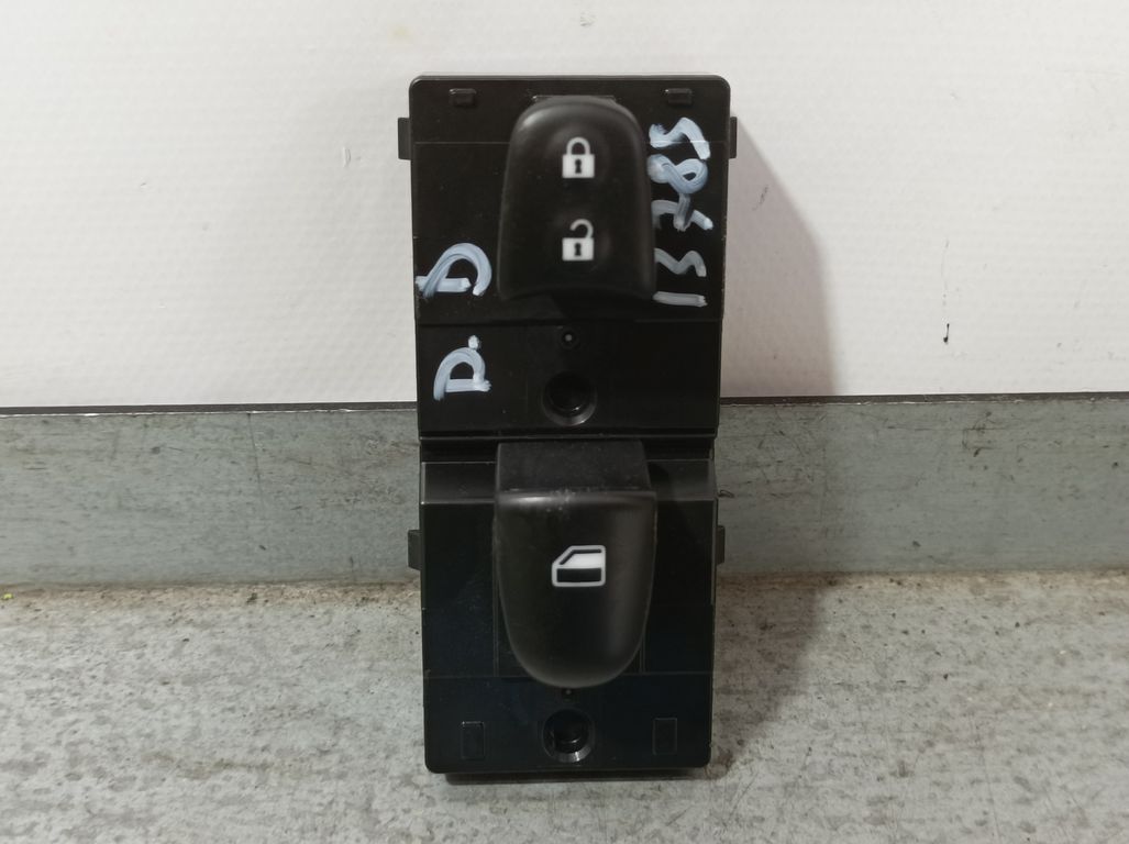 Mando Elevalunas Delantero Derecho para Nissan Micra V (K14)
