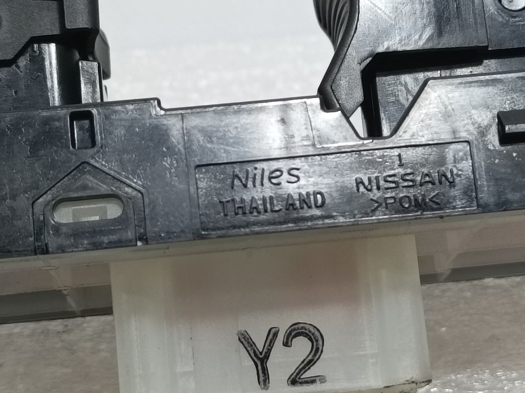 Mando Elevalunas Delantero Derecho para Nissan Micra V (K14)