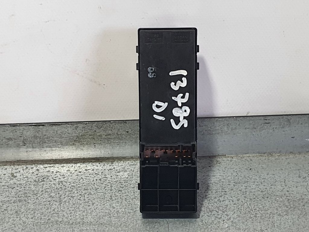 Mando Elevalunas Delantero Izquierdo para Nissan Micra V (K14)