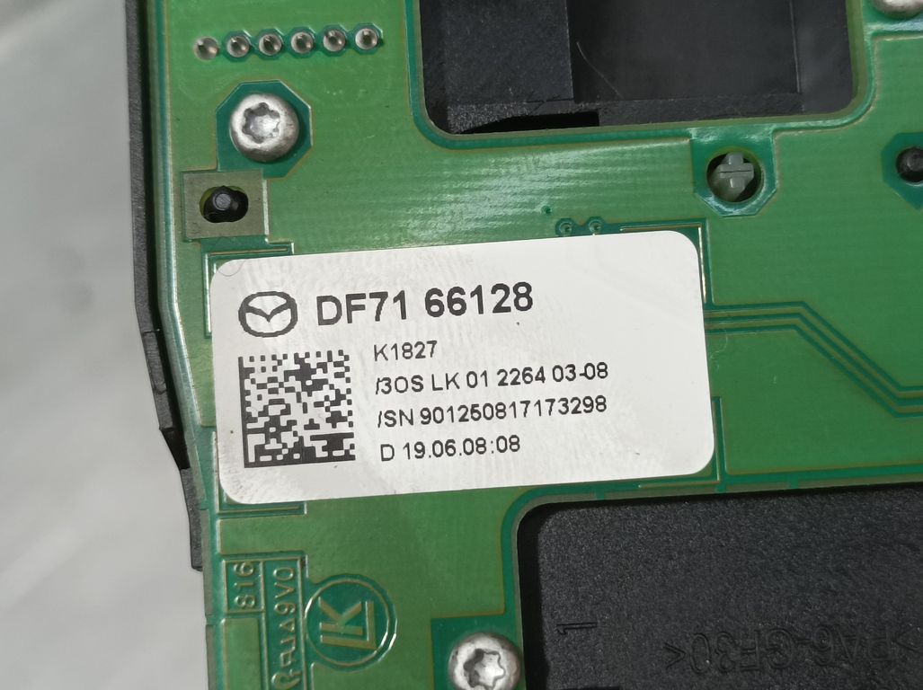 Mando Limpia para Mazda 2 Lim. (De)
