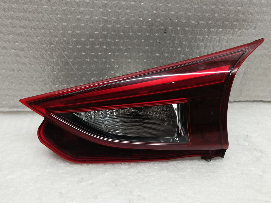 Piloto Trasero Derecho para Mazda 3 Lim. ()