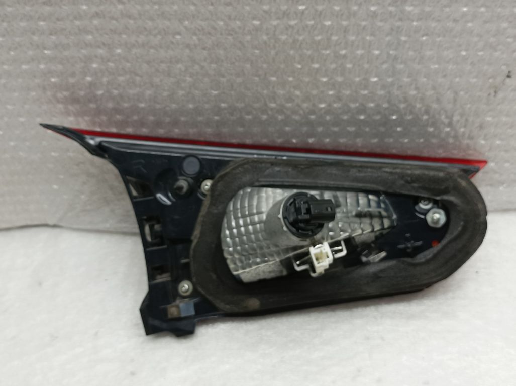 Piloto Trasero Derecho para Mazda 3 Lim. ()