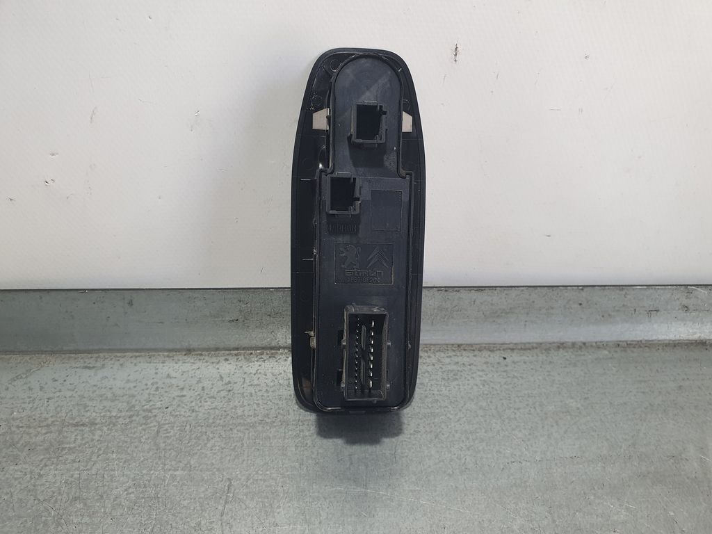Mando Elevalunas Delantero Izquierdo para Peugeot 2008 (--.2013->)