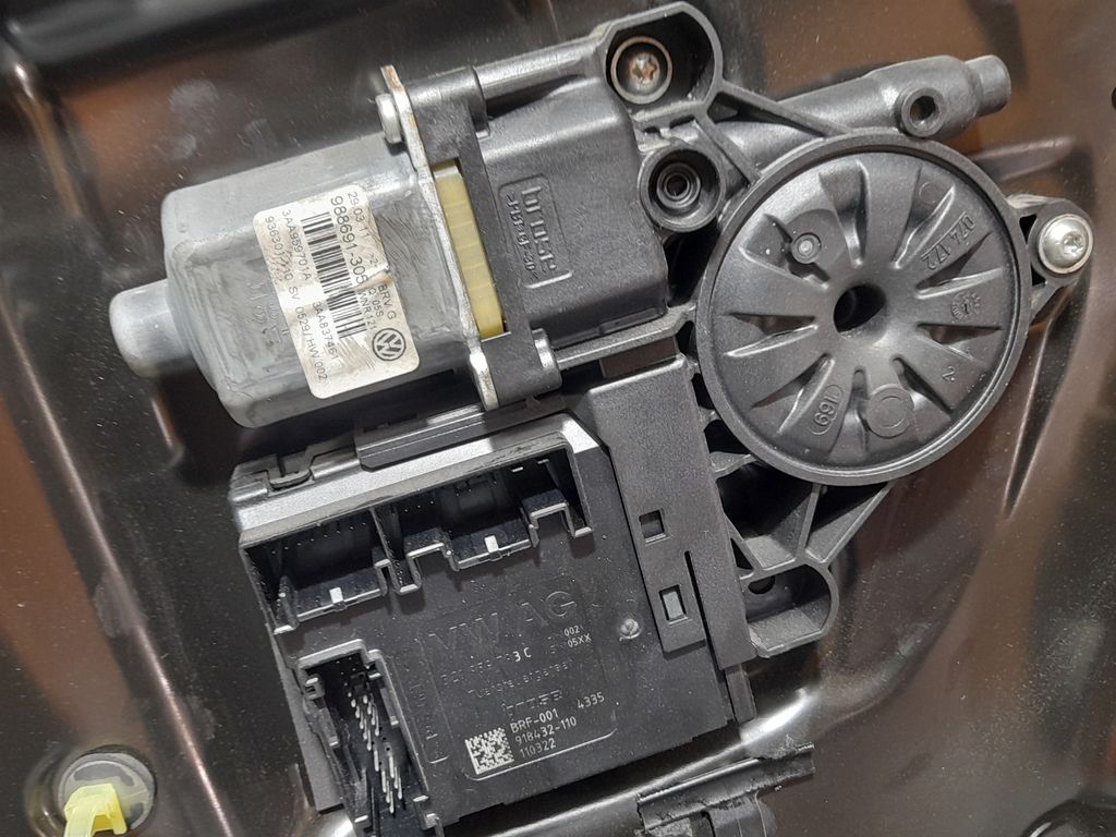 Elevalunas Delantero Izquierdo para Volkswagen Passat Lim. (362)