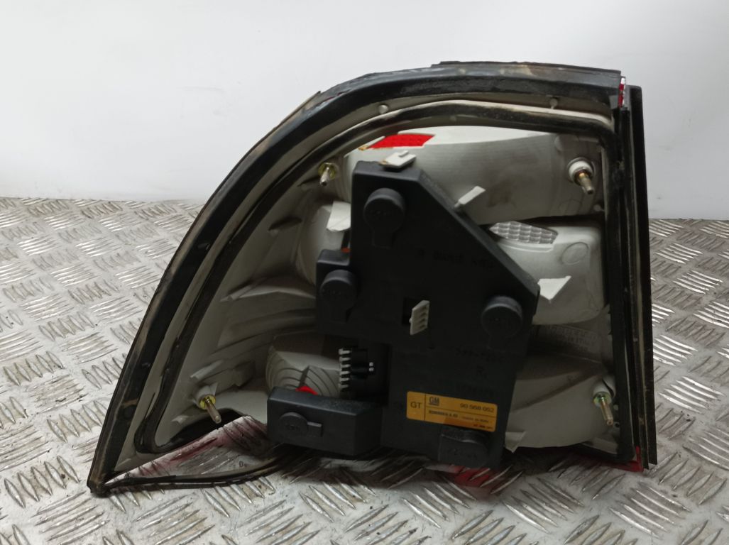 Piloto Trasero Derecho para Opel Vectra B Berlina