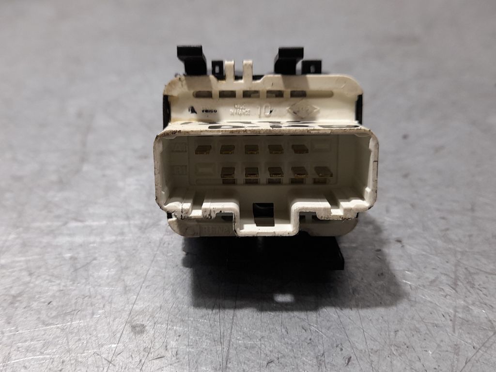 Mando Elevalunas Delantero Izquierdo para Renault Clio Iii