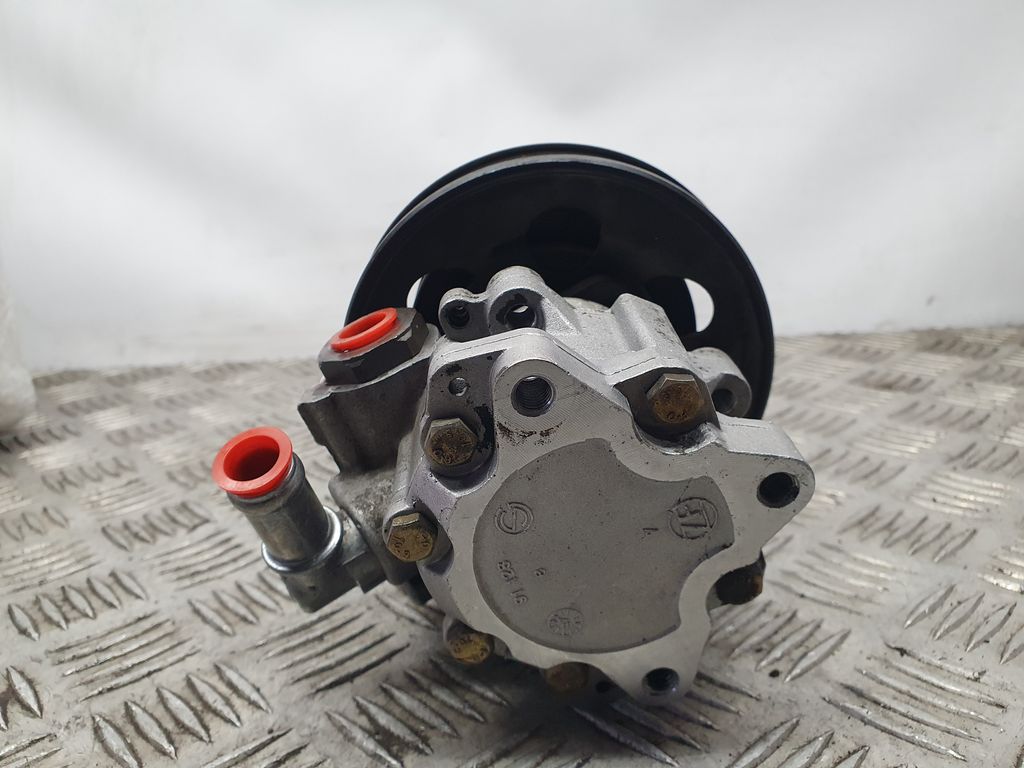 Bomba Direccion para Volkswagen Passat Berlina (3B2)