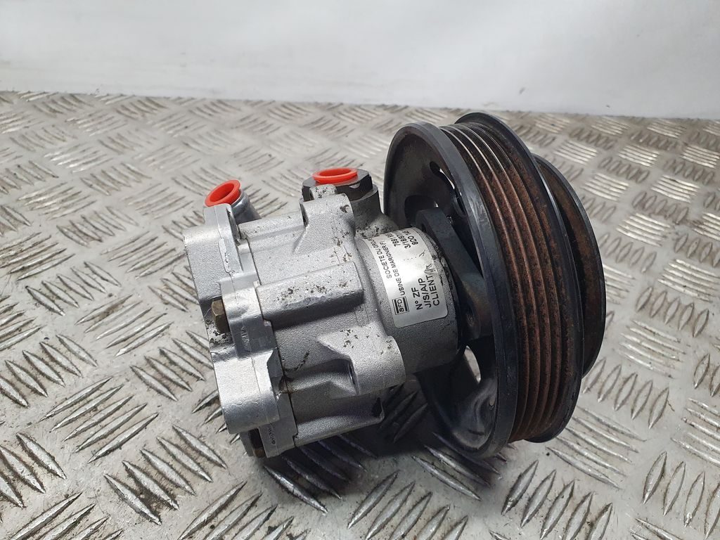 Bomba Direccion para Volkswagen Passat Berlina (3B2)