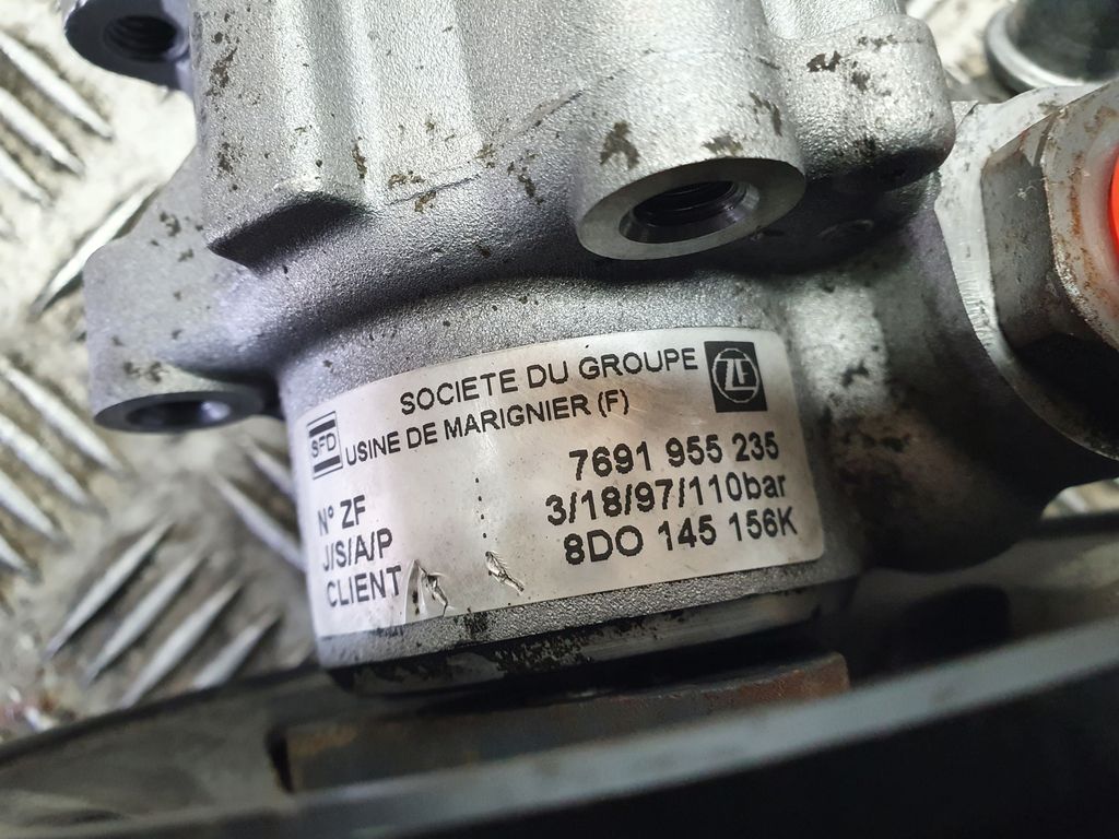 Bomba Direccion para Volkswagen Passat Berlina (3B2)
