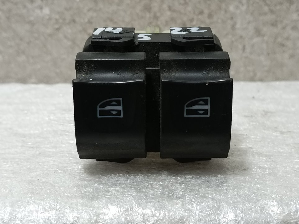 Mando Elevalunas Delantero Izquierdo para Renault Clio Iv