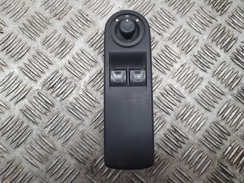 Mando Elevalunas Delantero Izquierdo para Renault Clio Iv
