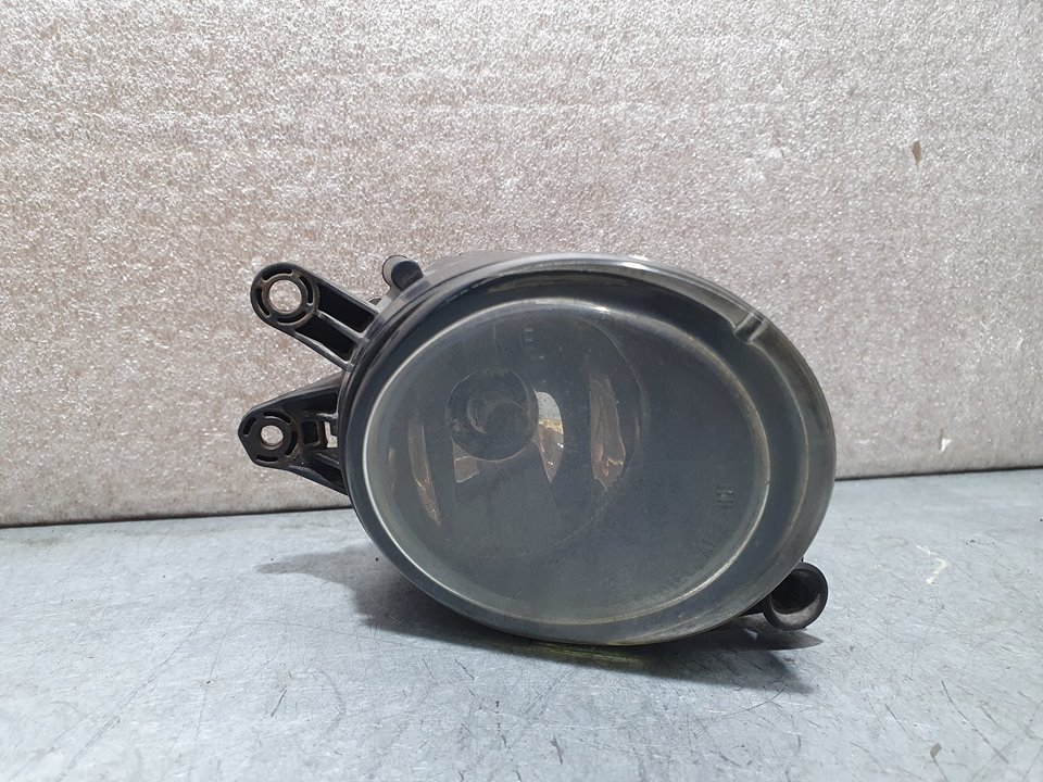 Faro Antiniebla Derecho para Audi A4 Avant (8E)