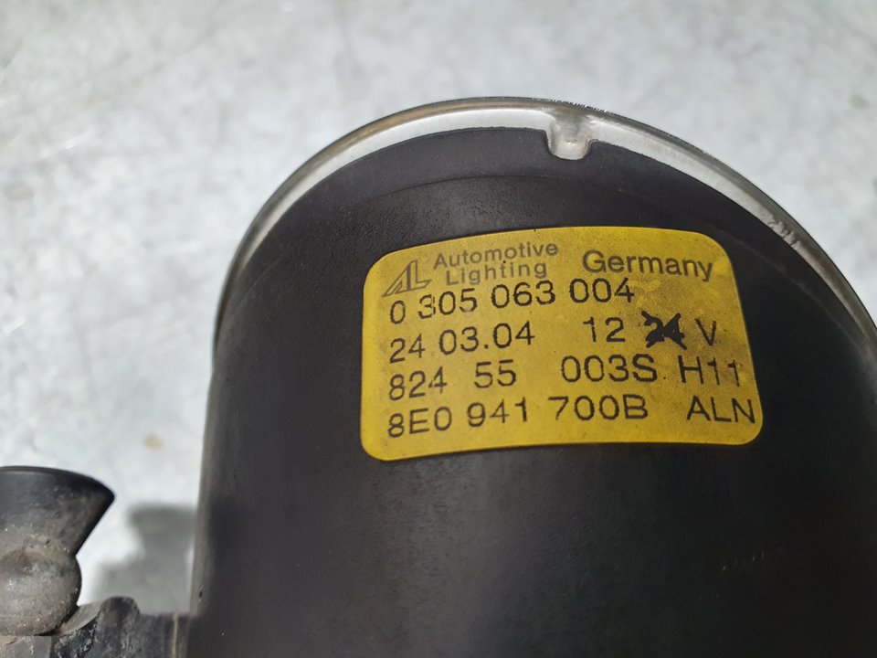 Faro Antiniebla Derecho para Audi A4 Avant (8E)