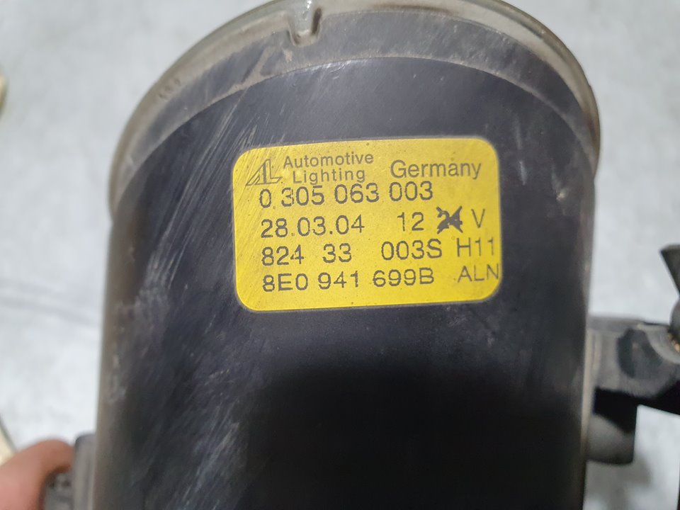 Faro Antiniebla Izquierdo para Audi A4 Avant (8E)