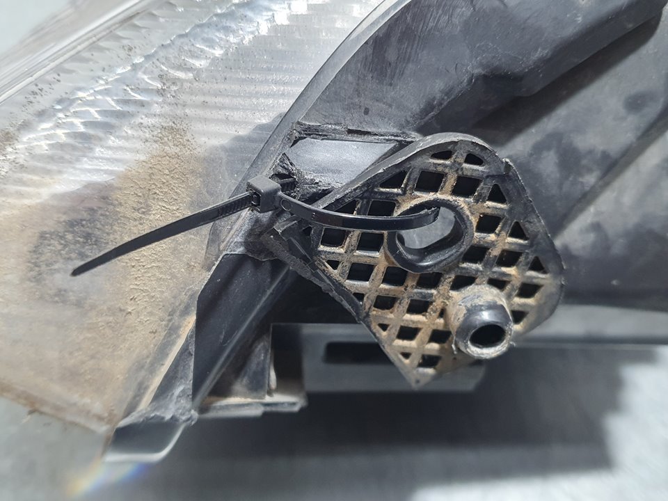 Faro Derecho para Ford Fiesta (Ce1)