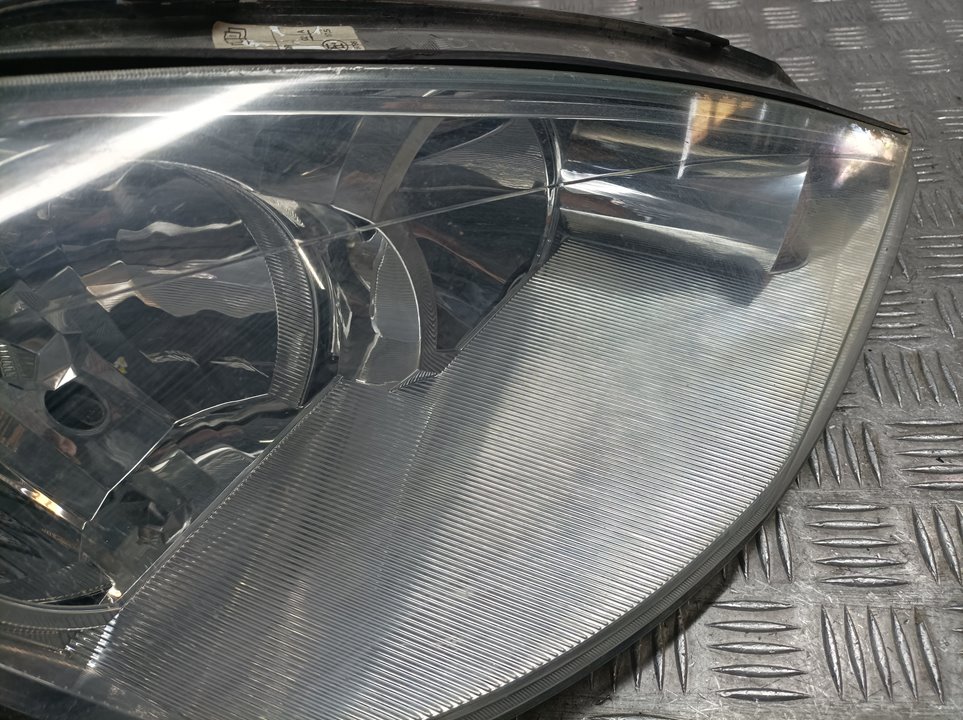 Faro Derecho para Ford Focus Berlina (Cak)
