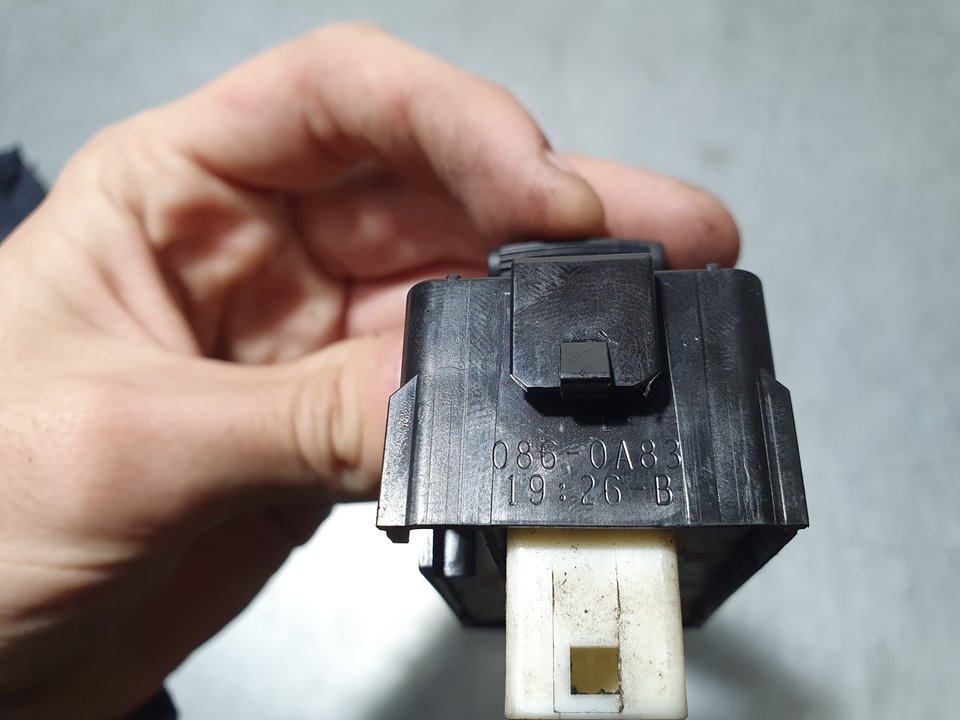 Mando Elevalunas Trasero Izquierdo para Toyota Land Cruiser (J15)