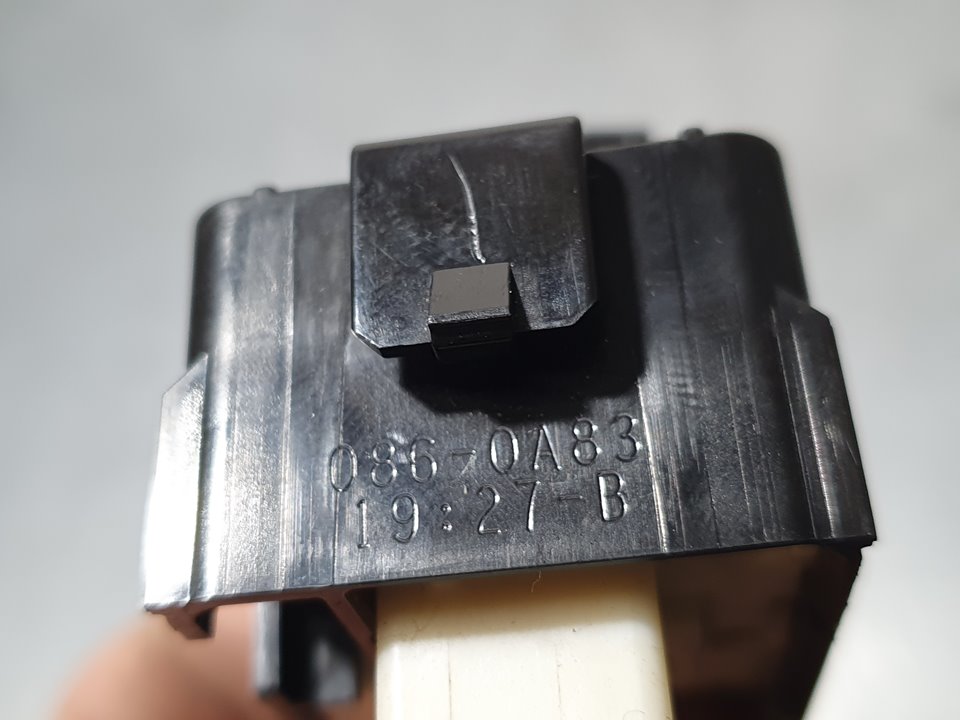 Mando Elevalunas Trasero Derecho para Toyota Land Cruiser (J15)