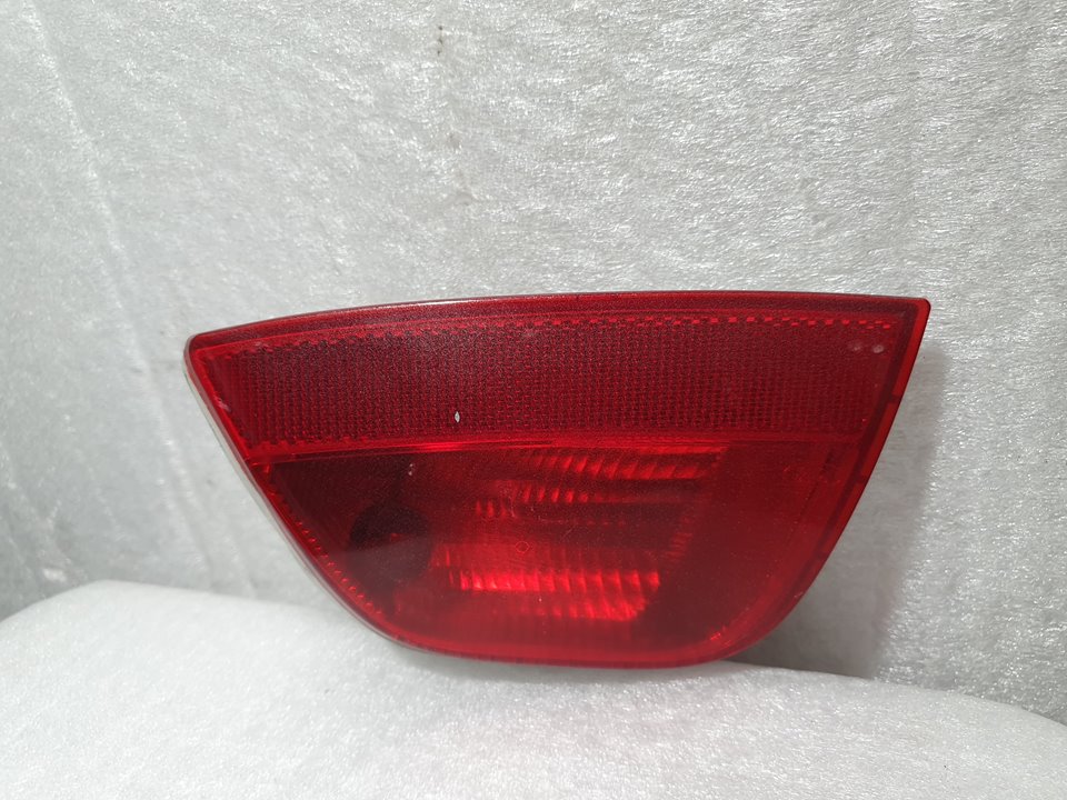 Piloto Trasero Izquierdo Paragolpes para Ford Focus Berlina (Cak)