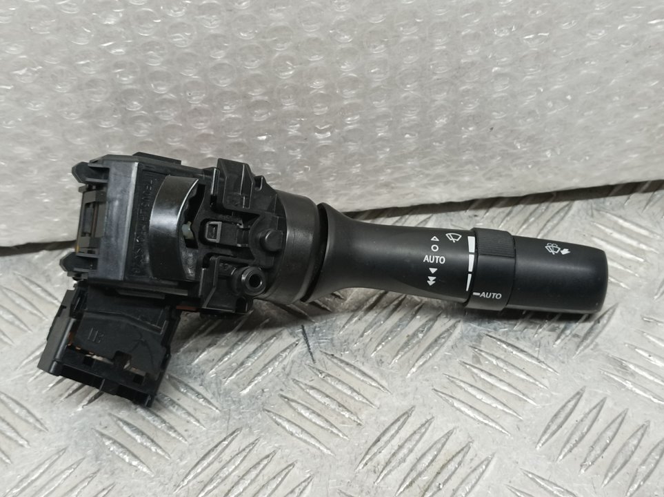 Mando Limpia para Toyota Avensis (T27)