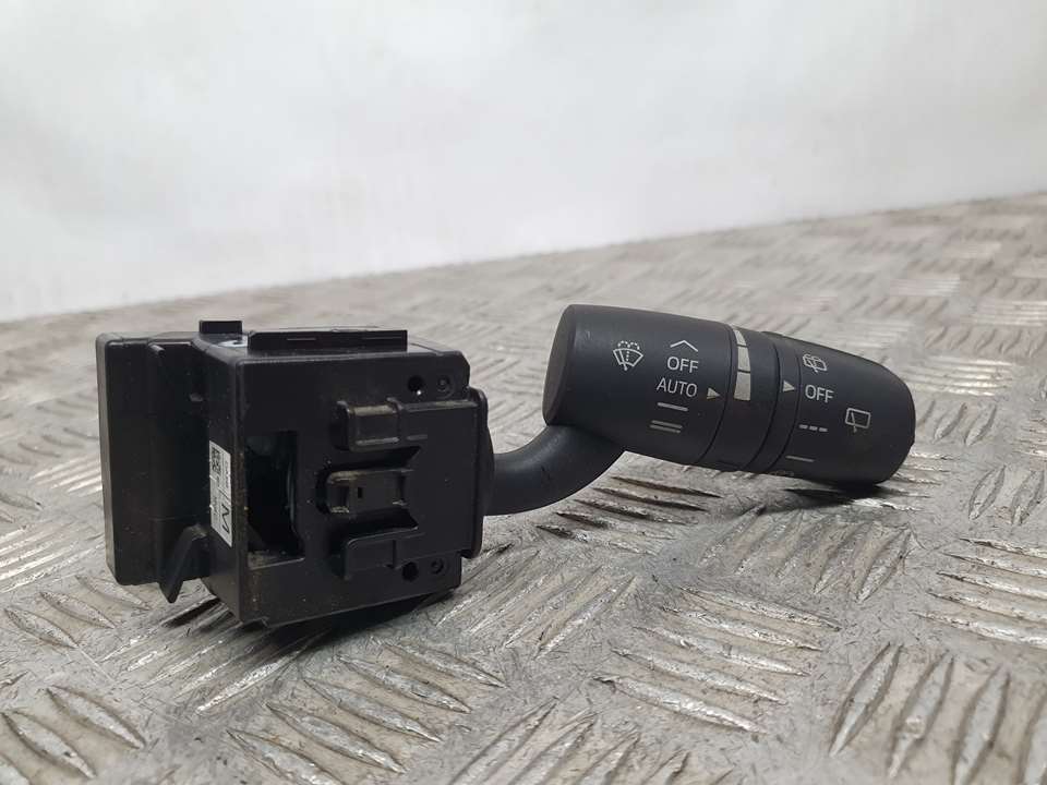 Mando Limpia para Mazda 2 Lim. ()