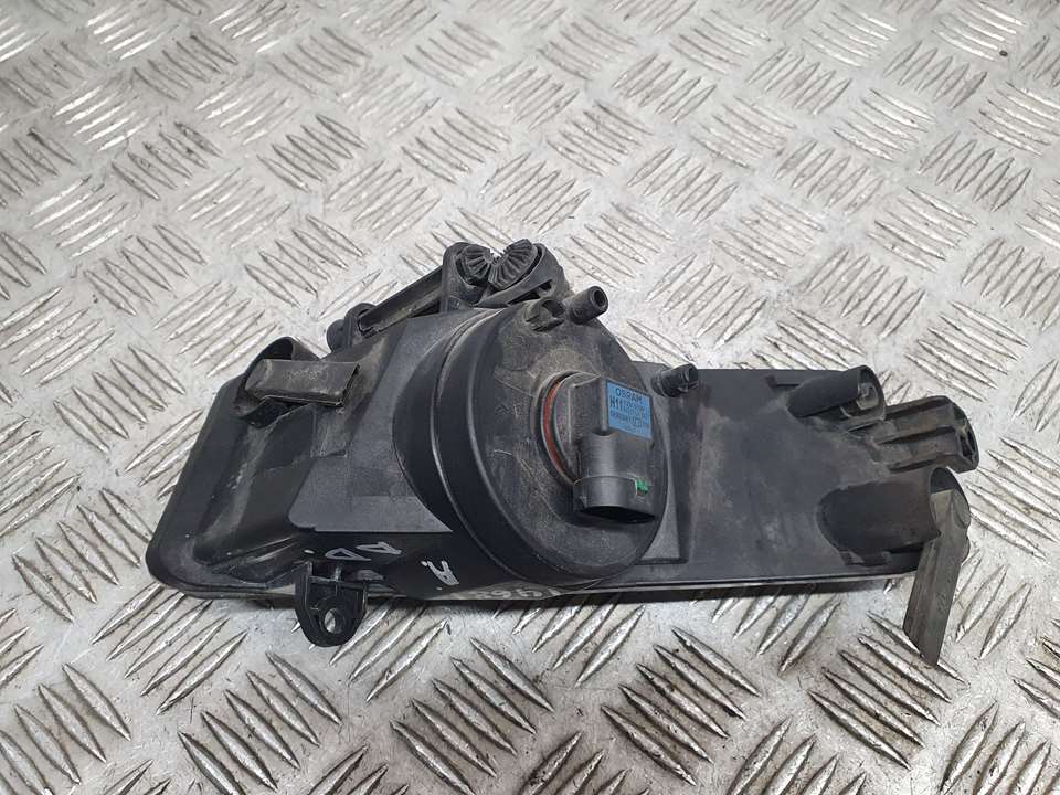 Faro Antiniebla Derecho para Audi A6 Avant (4F2)