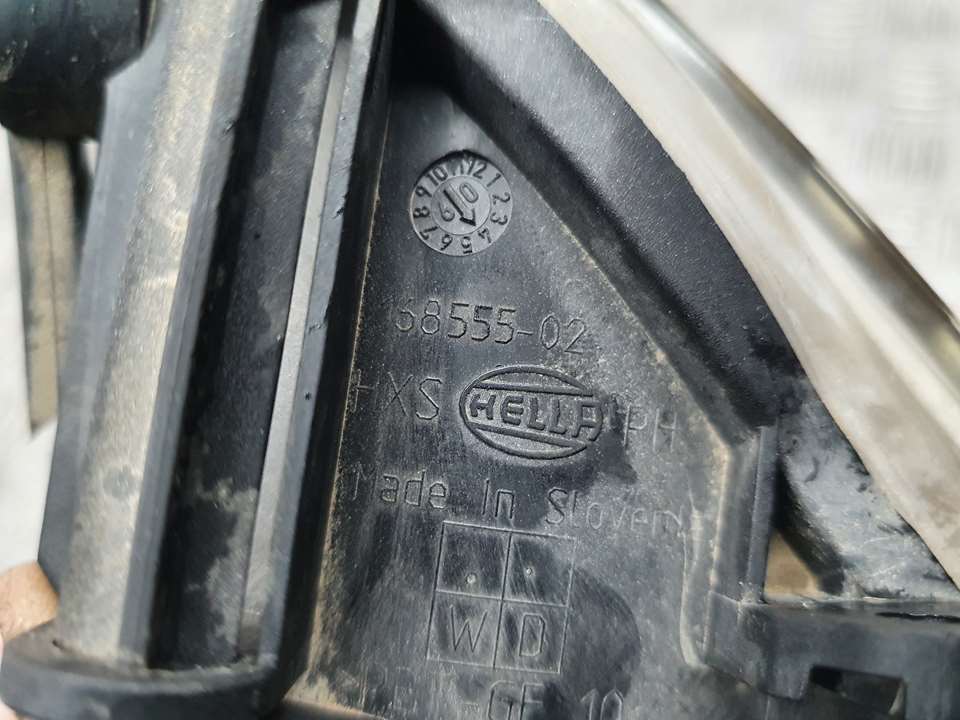 Faro Antiniebla Derecho para Audi A6 Avant (4F2)