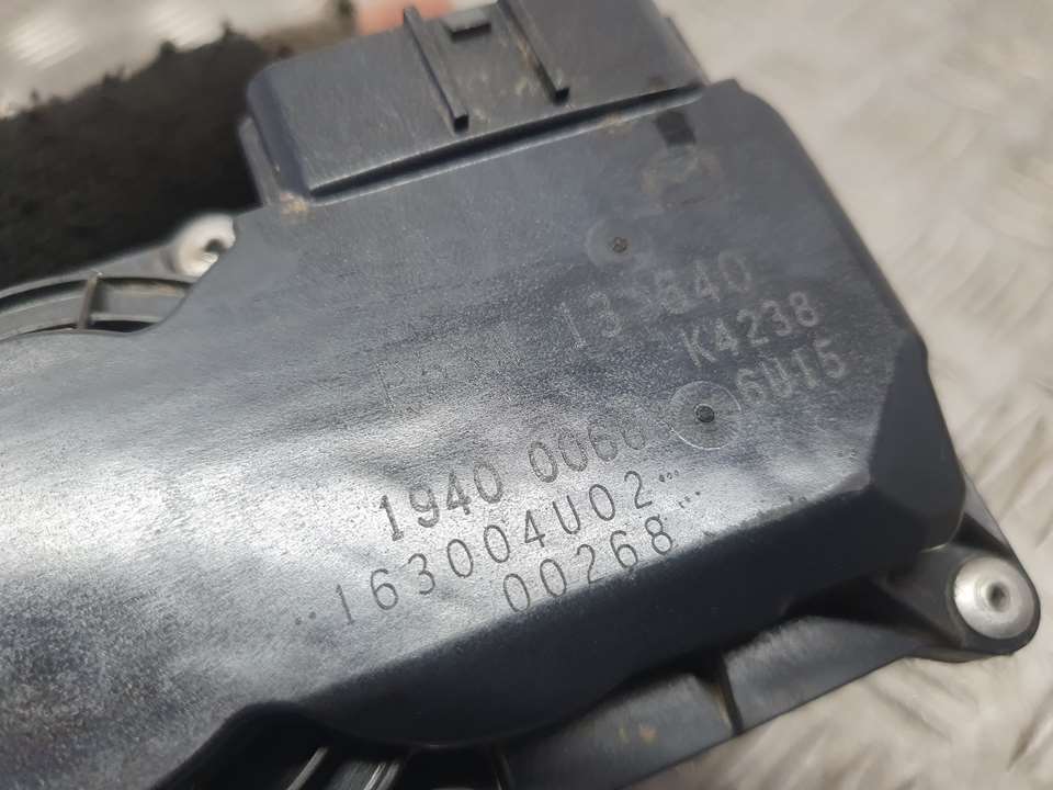 Caja Mariposa para Mazda 2 Lim. ()