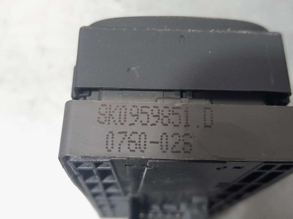 Mando Elevalunas Delantero Izquierdo para Audi A4 Ber. (B8)