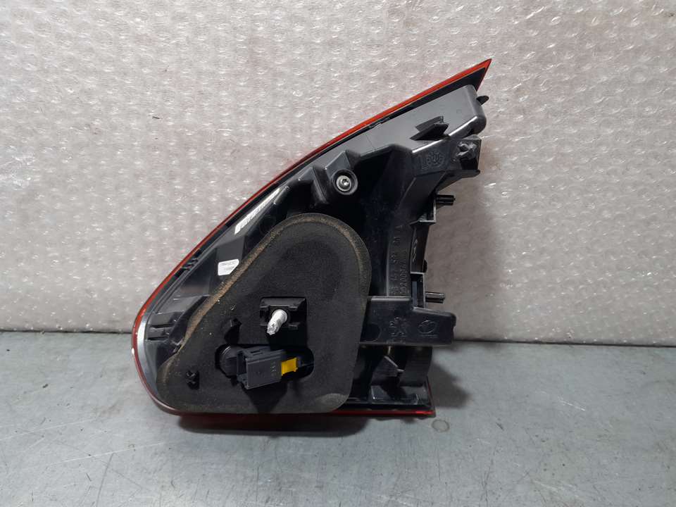 Piloto Trasero Izquierdo para Peugeot 2008 (--.2013->)