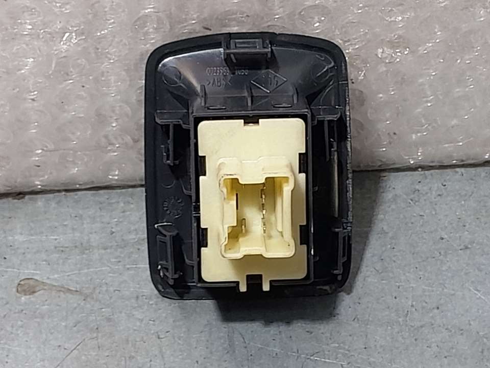 Mando Elevalunas Delantero Derecho para Dacia Sandero