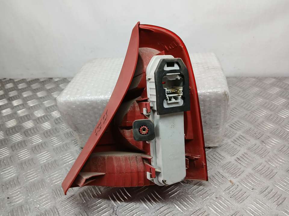 Piloto Trasero Izquierdo para Renault Clio Ii Fase Ii (B/Cb0)