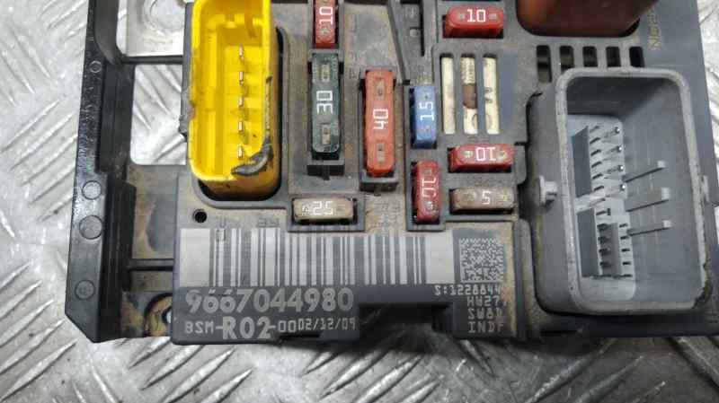 Caja Reles / Fusibles para Peugeot 5008