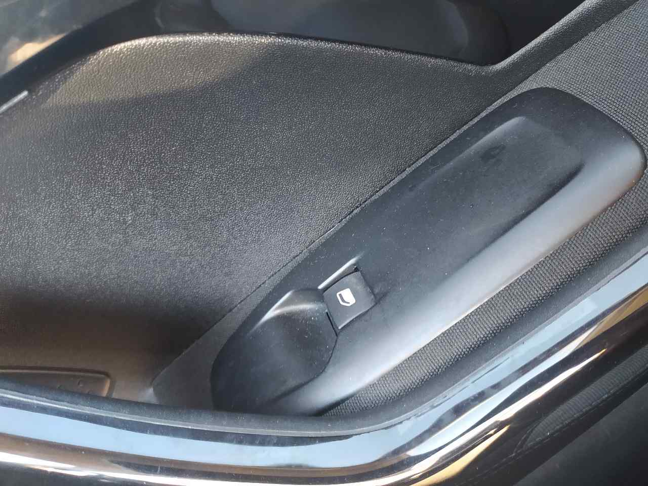 Mando Elevalunas Delantero Derecho para Peugeot 208