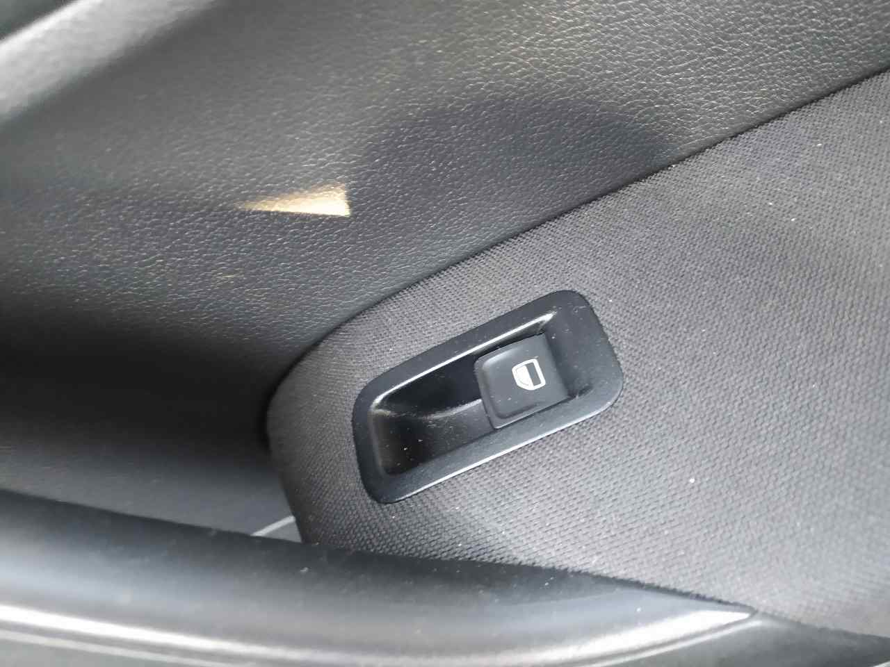 Mando Elevalunas Delantero Derecho para Volkswagen Polo (6C1)